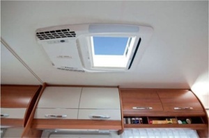 Dometic FreshLight 2200 Air Conditioner & Rooflight